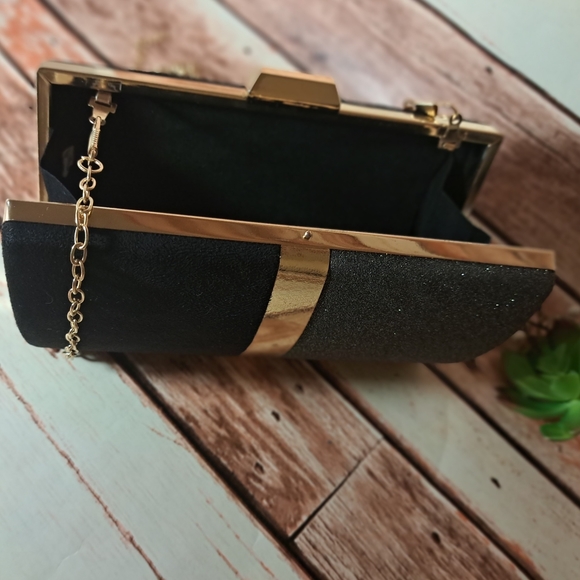 Gorgeous black evening bag with gold details - Picture 13 of 16